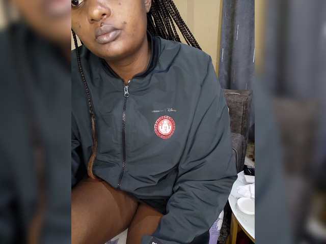 Sweetberry71 live cam on BongaCams
