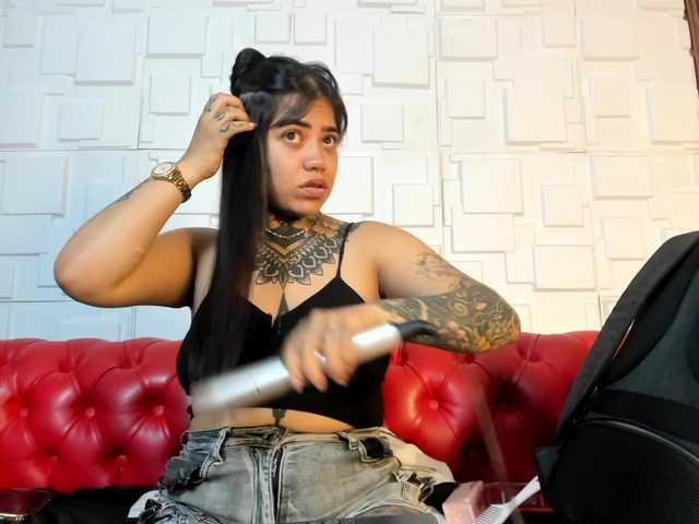 Laylahorny live cam on BongaCams