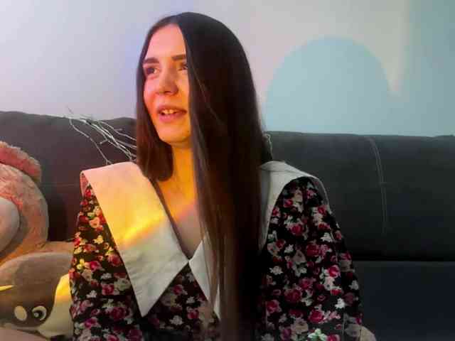 Adalinefaulknen's cam show statistics and live stream