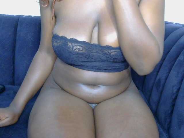 THiccky-1 live cam on BongaCams