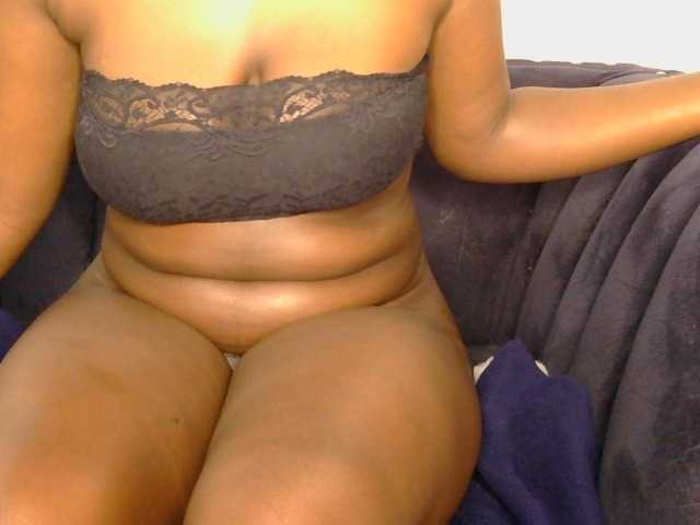 THiccky-1 live cam on BongaCams