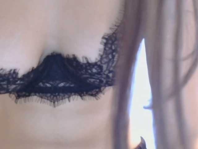 LurlineToliongco live cam on BongaCams