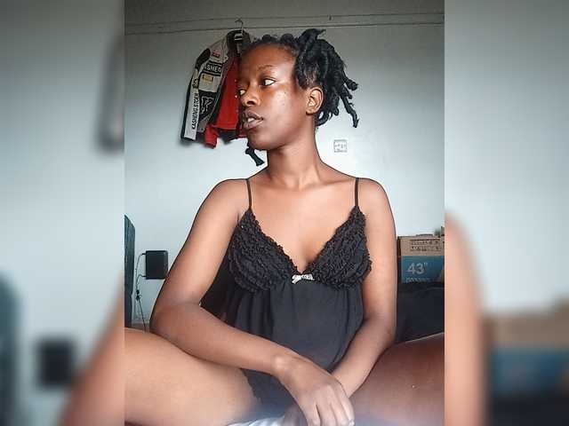 Gigi212 live cam on BongaCams