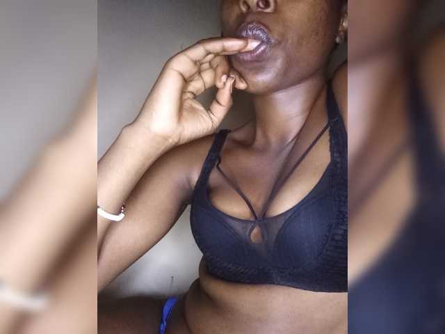 Gigi212 live cam on BongaCams
