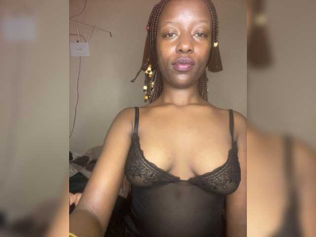 Gigi212 live cam on BongaCams