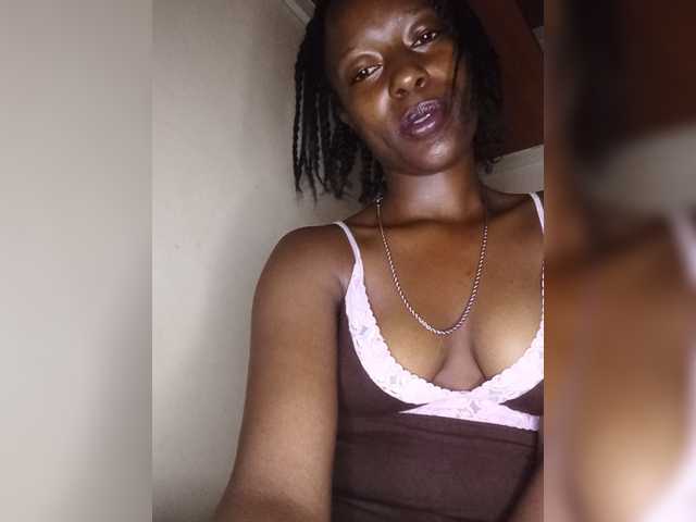 Gigi212 live cam on BongaCams