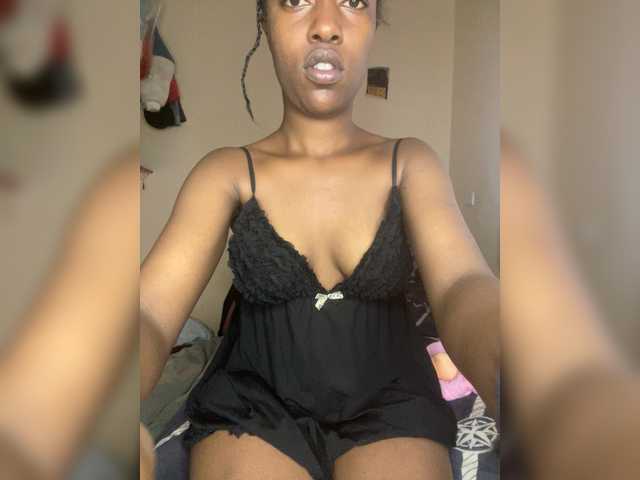 Gigi212 live cam on BongaCams