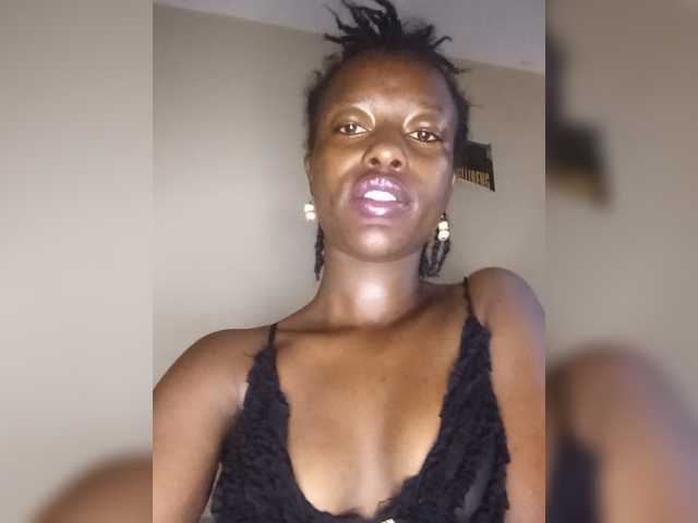 Gigi212, en directo ahora en BongaCams