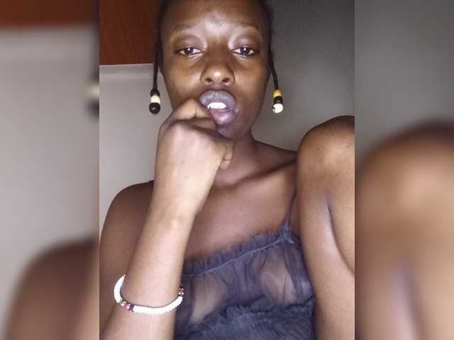 Gigi212 live cam on BongaCams