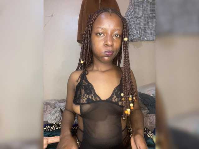 Gigi212 live cam on BongaCams