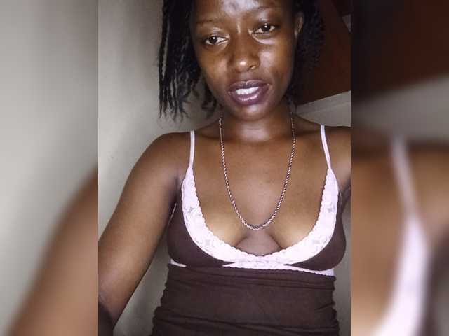 Gigi212 live cam on BongaCams