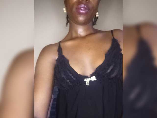 Gigi212, live now on BongaCams