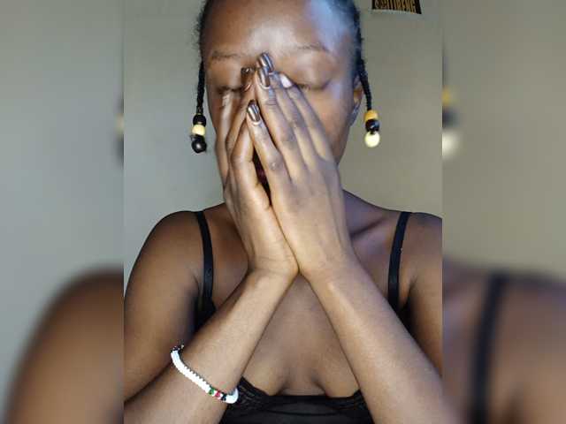 Gigi212 live cam on BongaCams