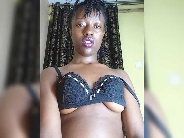 Gigi212 live cam on BongaCams