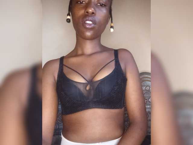 Gigi212 live cam on BongaCams