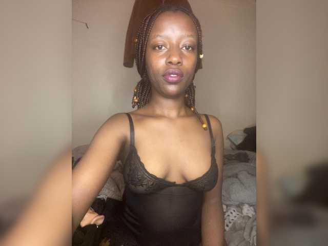Gigi212 live cam on BongaCams