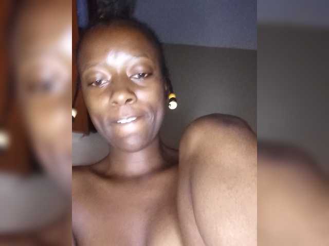 Gigi212 live cam on BongaCams
