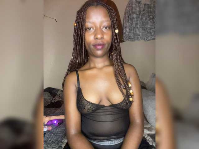 Gigi212 live cam on BongaCams
