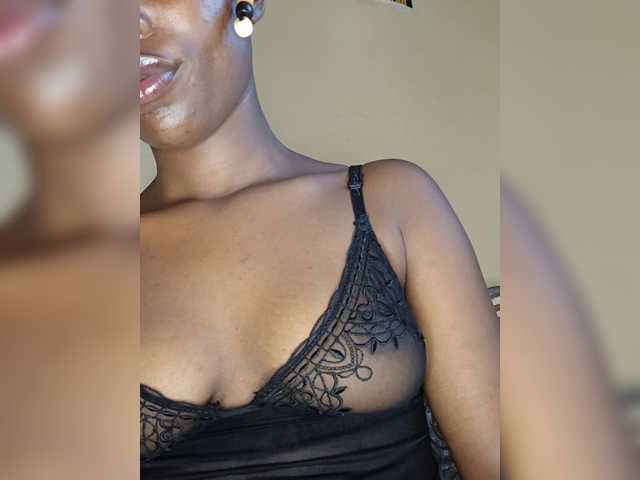 Gigi212 live cam on BongaCams
