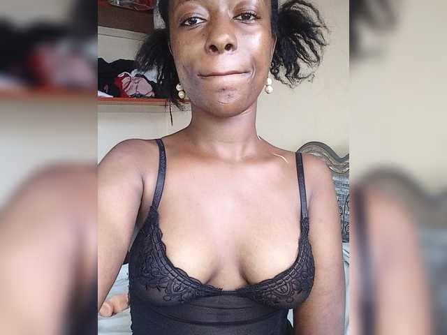 Gigi212 live cam on BongaCams