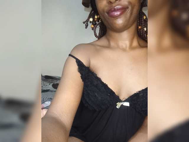Gigi212 live cam on BongaCams