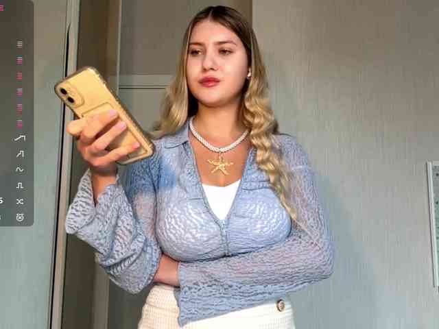 TanaCoor Live Webcam on BongaCams