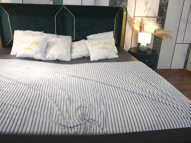 GoldenLacee live cam preview