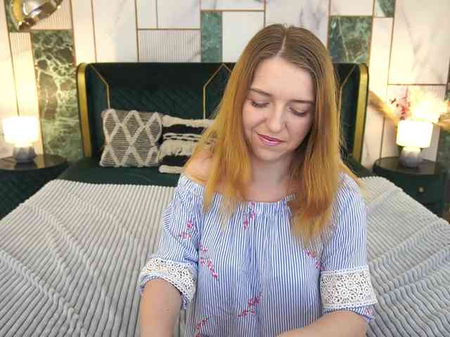 GoldenLacee webcam