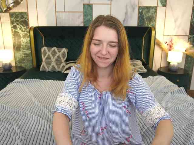 GoldenLacee webcam