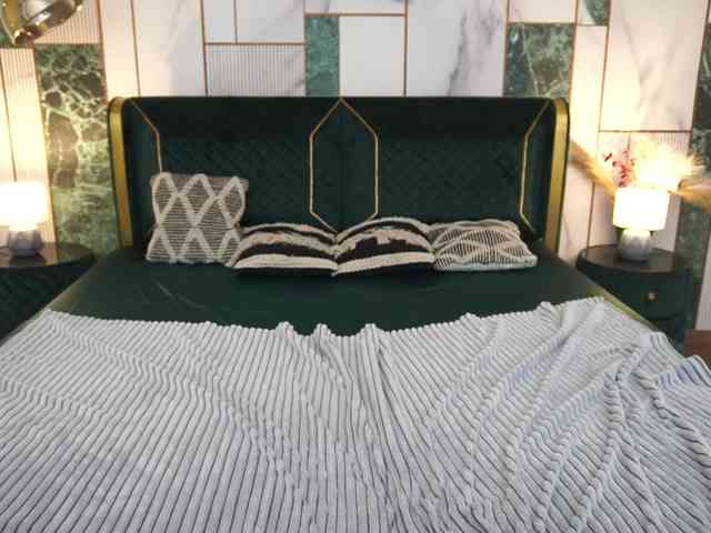GoldenLacee webcam