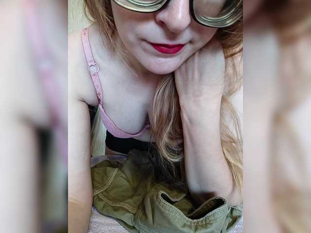 Mmmmyyyyrrrr live cam on BongaCams