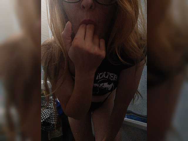 Mmmmyyyyrrrr live cam on BongaCams
