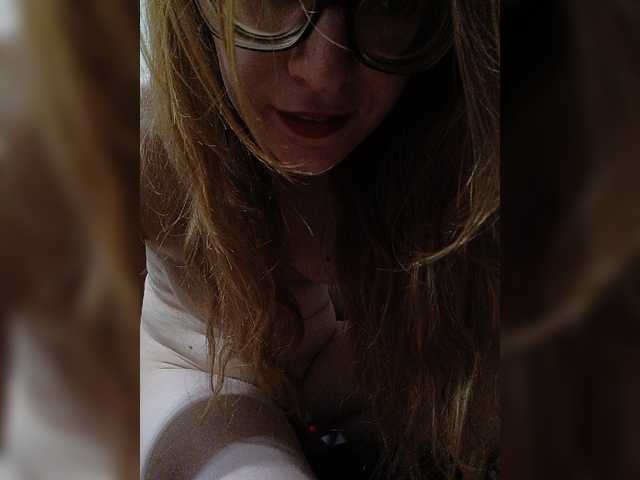 Mmmmyyyyrrrr live cam on BongaCams