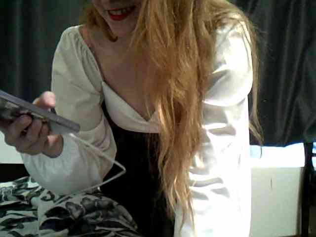 Mmmmyyyyrrrr Live Webcam on BongaCams