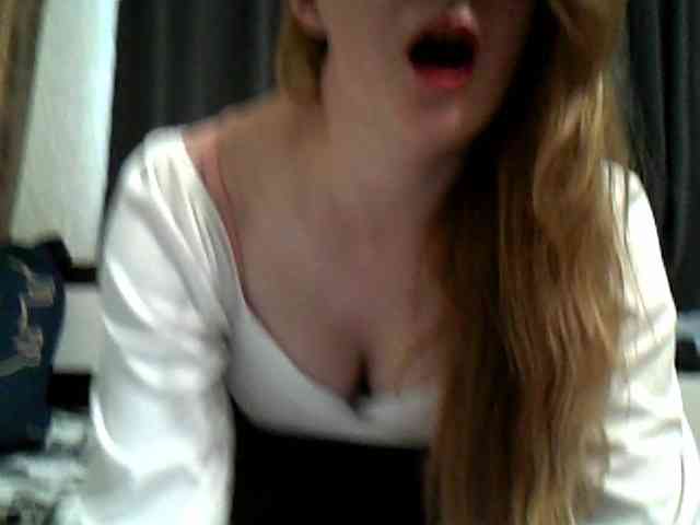 Mmmmyyyyrrrr Live Webcam on BongaCams