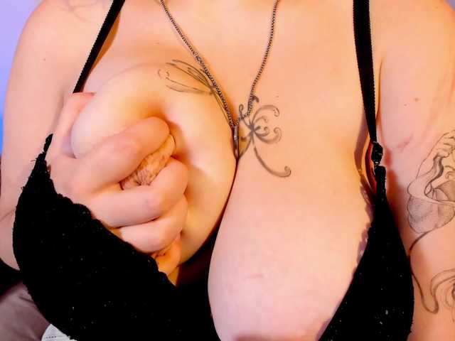 MiuMaka live cam on BongaCams