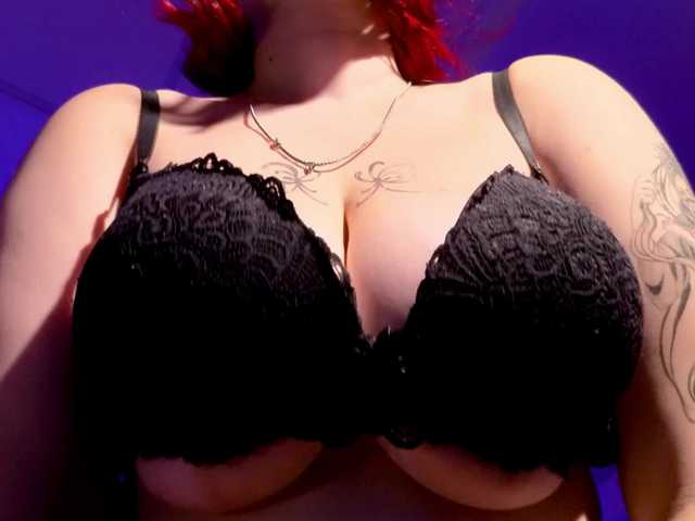 MiuMaka live cam on BongaCams