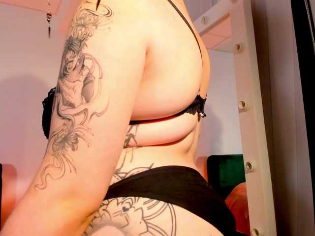 MiuMaka live cam on BongaCams