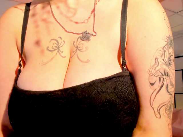 MiuMaka live cam on BongaCams