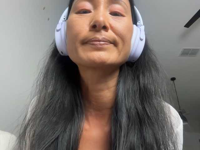 UnchartedSecret live cam on BongaCams