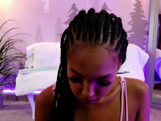 AzraKnox live cam on BongaCams