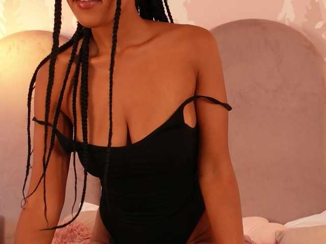 AzraKnox live cam on BongaCams