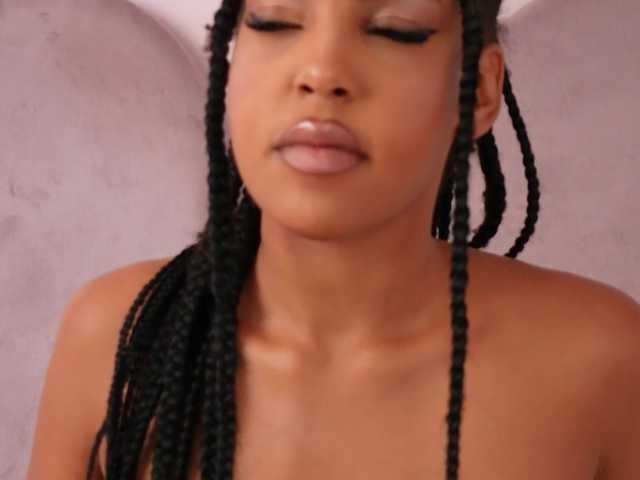 AzraKnox live cam on BongaCams