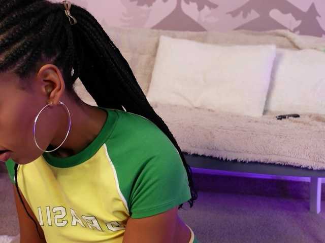 AzraKnox live cam on BongaCams