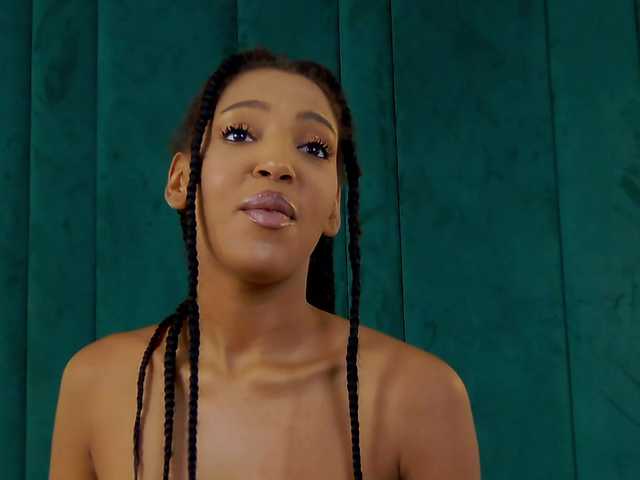 AzraKnox live cam on BongaCams