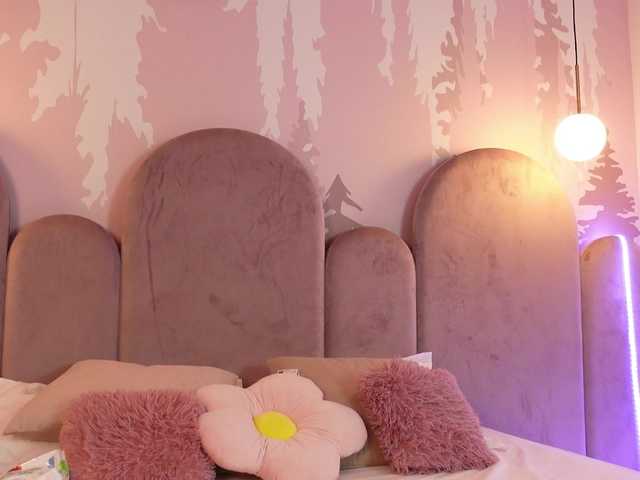 AzraKnox live cam preview