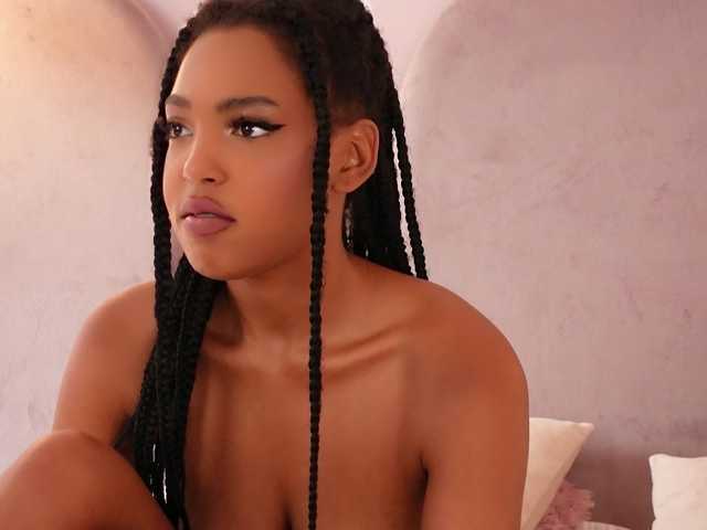AzraKnox live cam on BongaCams