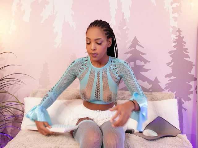 AzraKnox live cam on BongaCams