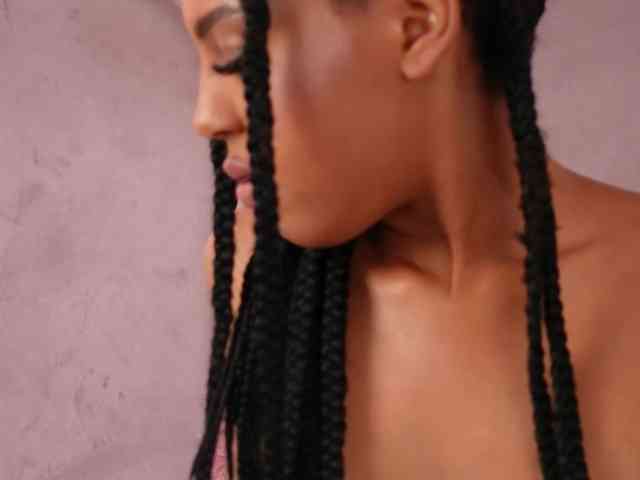 Model: AzraKnox