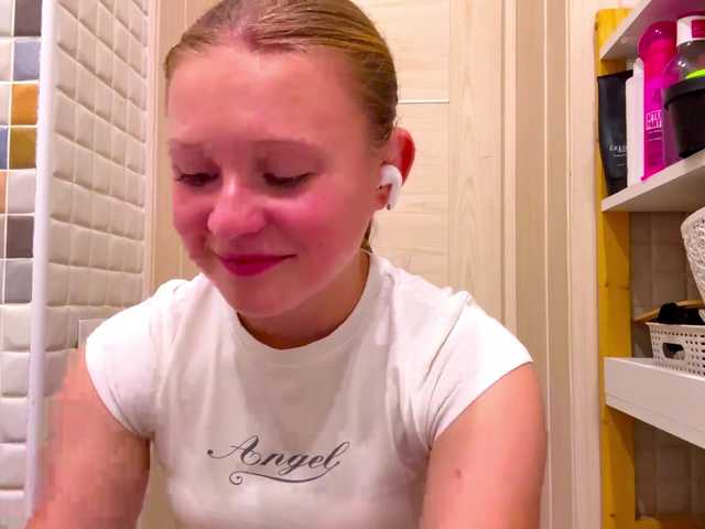 ArmindaSharpton live cam on BongaCams